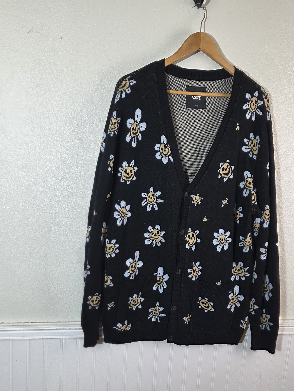 Vans Men’s Large Black Smiley Daisy Cardigan Sweater Cotton V Neck Button Front - Picture 3 of 13